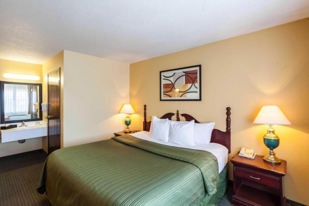 Quality Inn & Suites Arbor Екстериор снимка