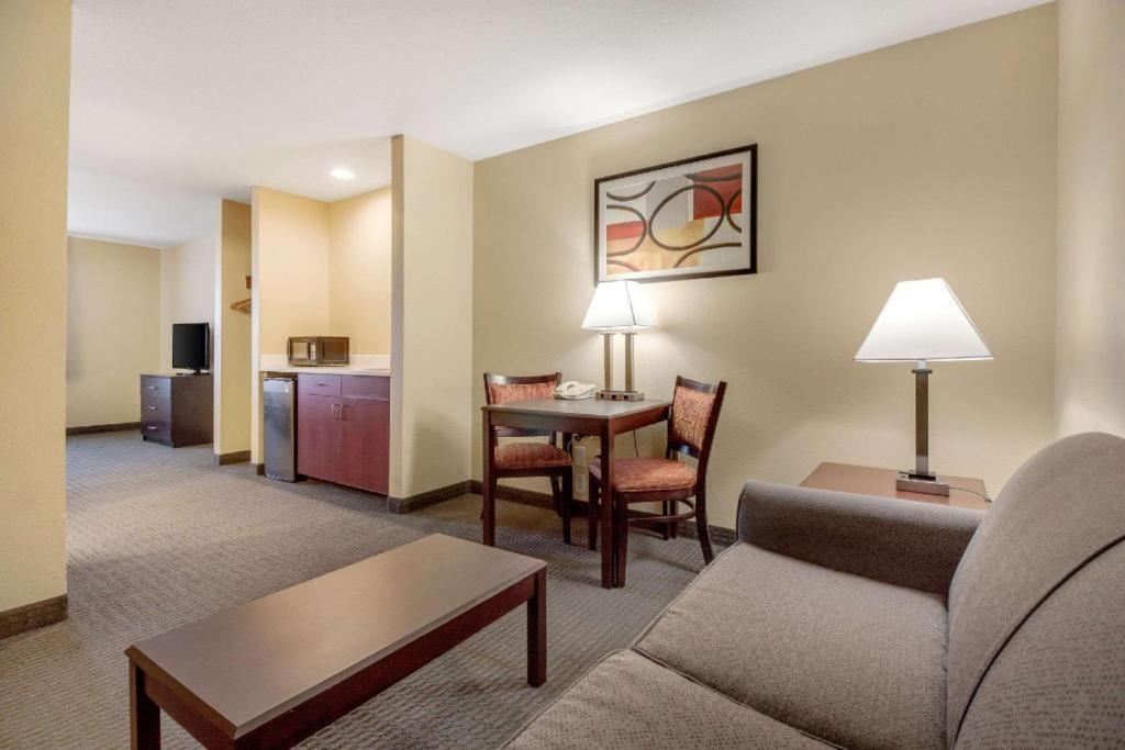 Quality Inn & Suites Arbor Екстериор снимка