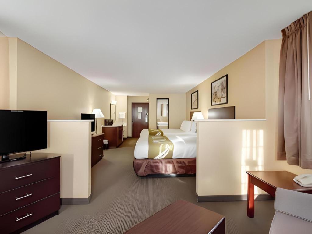 Quality Inn & Suites Arbor Екстериор снимка