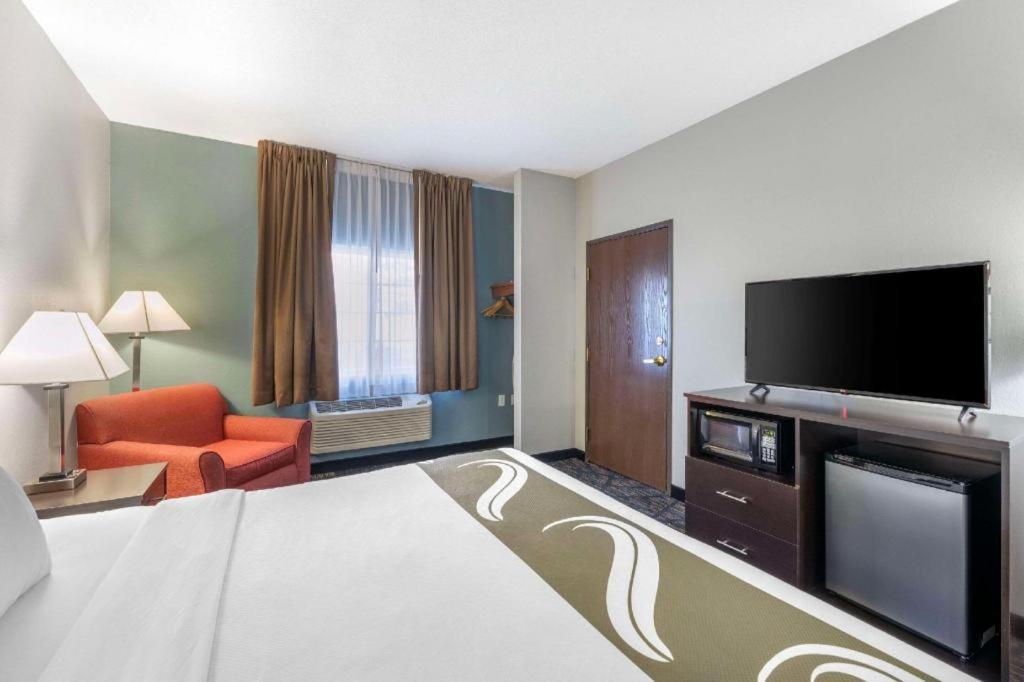 Quality Inn & Suites Arbor Екстериор снимка