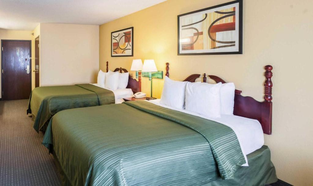 Quality Inn & Suites Arbor Екстериор снимка