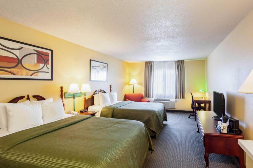 Quality Inn & Suites Arbor Екстериор снимка