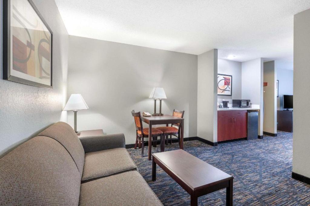 Quality Inn & Suites Arbor Екстериор снимка