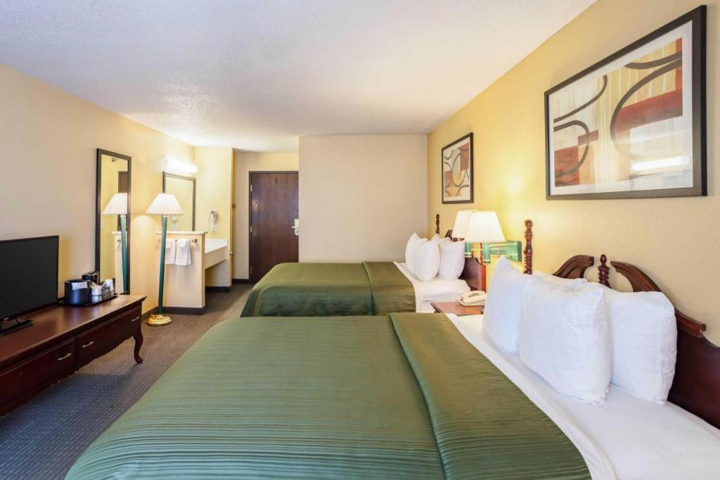 Quality Inn & Suites Arbor Екстериор снимка