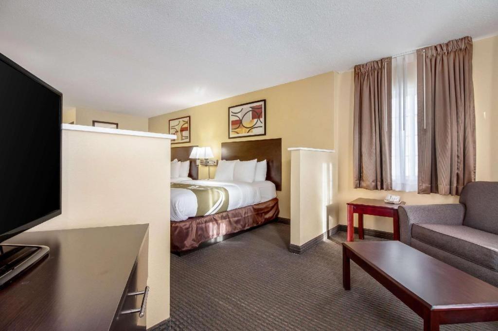 Quality Inn & Suites Arbor Екстериор снимка