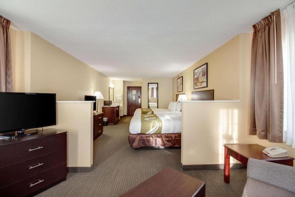 Quality Inn & Suites Arbor Екстериор снимка
