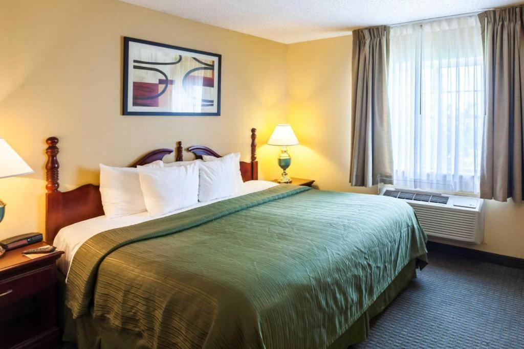 Quality Inn & Suites Arbor Екстериор снимка
