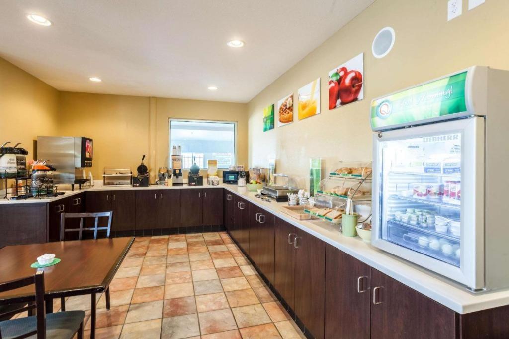 Quality Inn & Suites Arbor Екстериор снимка